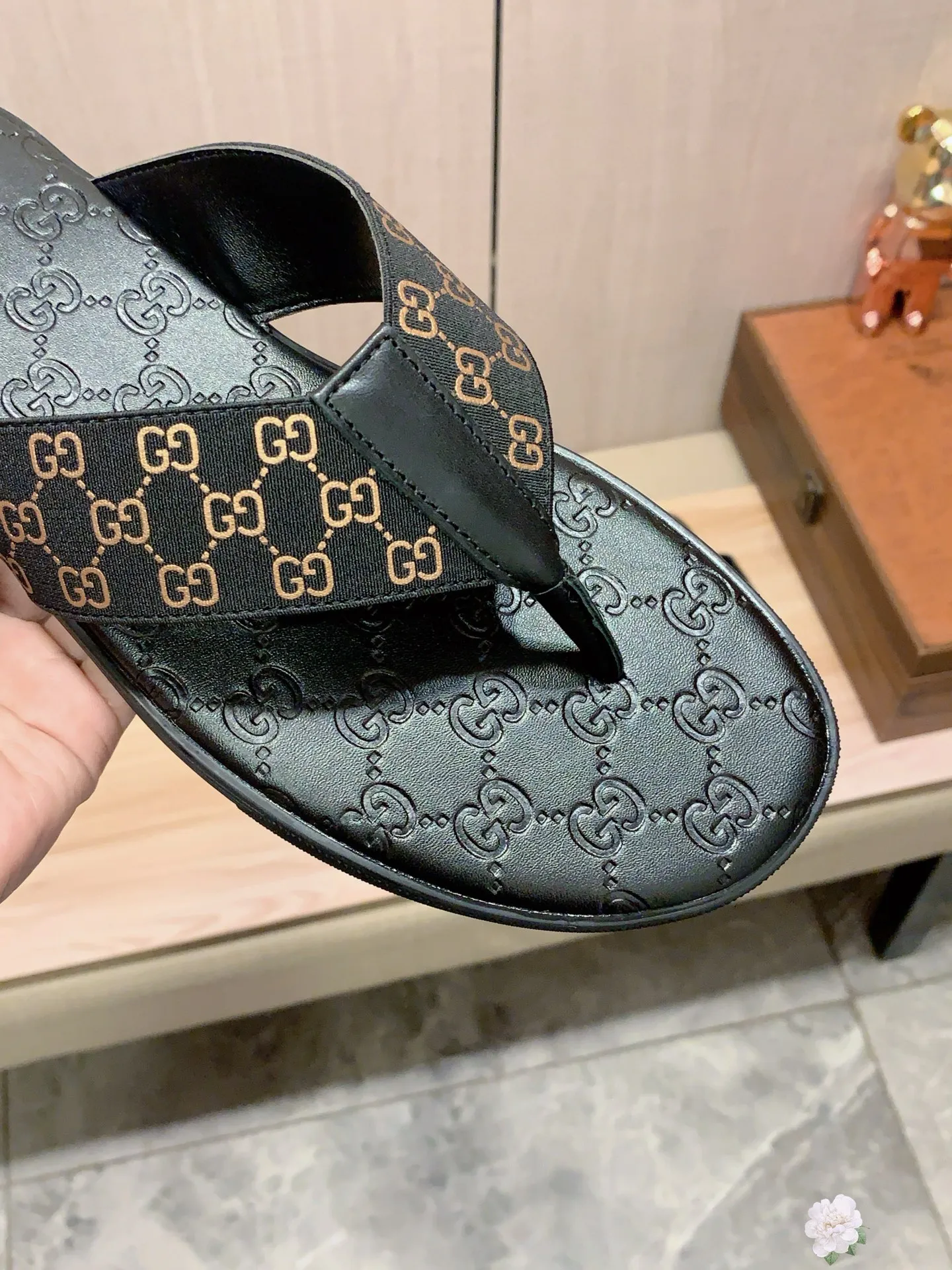 Slippers: New model: Factory price: 260💰💰🎩🎩🔥🔥《 Gucci* 》Series of slippers top purchasing agent🔍🔍Sold at the same time for men, original Italian imported webbing made of selected cowhide, exquisite workmanship,), sole: (super comfortable) original factory special sole, ⚠️exclusive double-layer movable molded sole super comfortable⚠️, real shot🎬the real thing is more beautiful🔍🔍266 regular code 38-44, can be ordered 45.